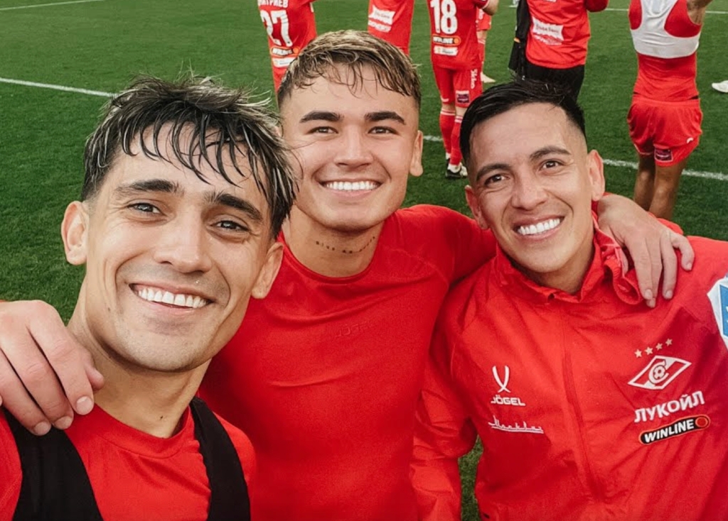 Угальде, Дмитриев и Белоголовцев после победы над «Крыльями»